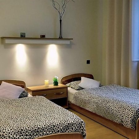 Pod Jarzebina Apartment Torun Bagian luar foto