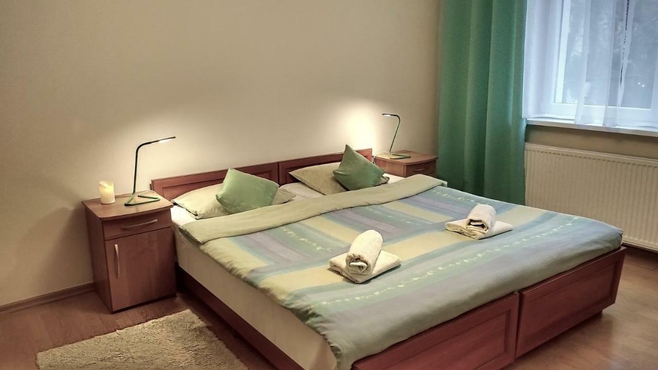 Pod Jarzebina Apartment Torun Bagian luar foto