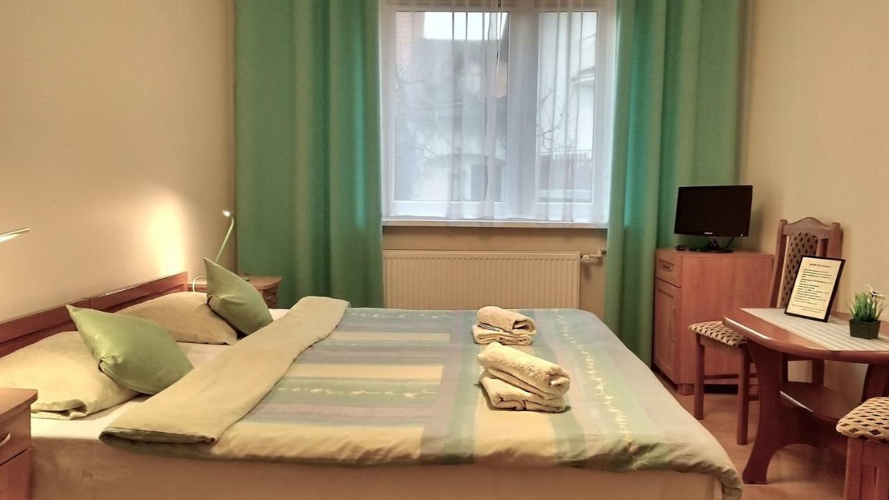 Pod Jarzebina Apartment Torun Bagian luar foto