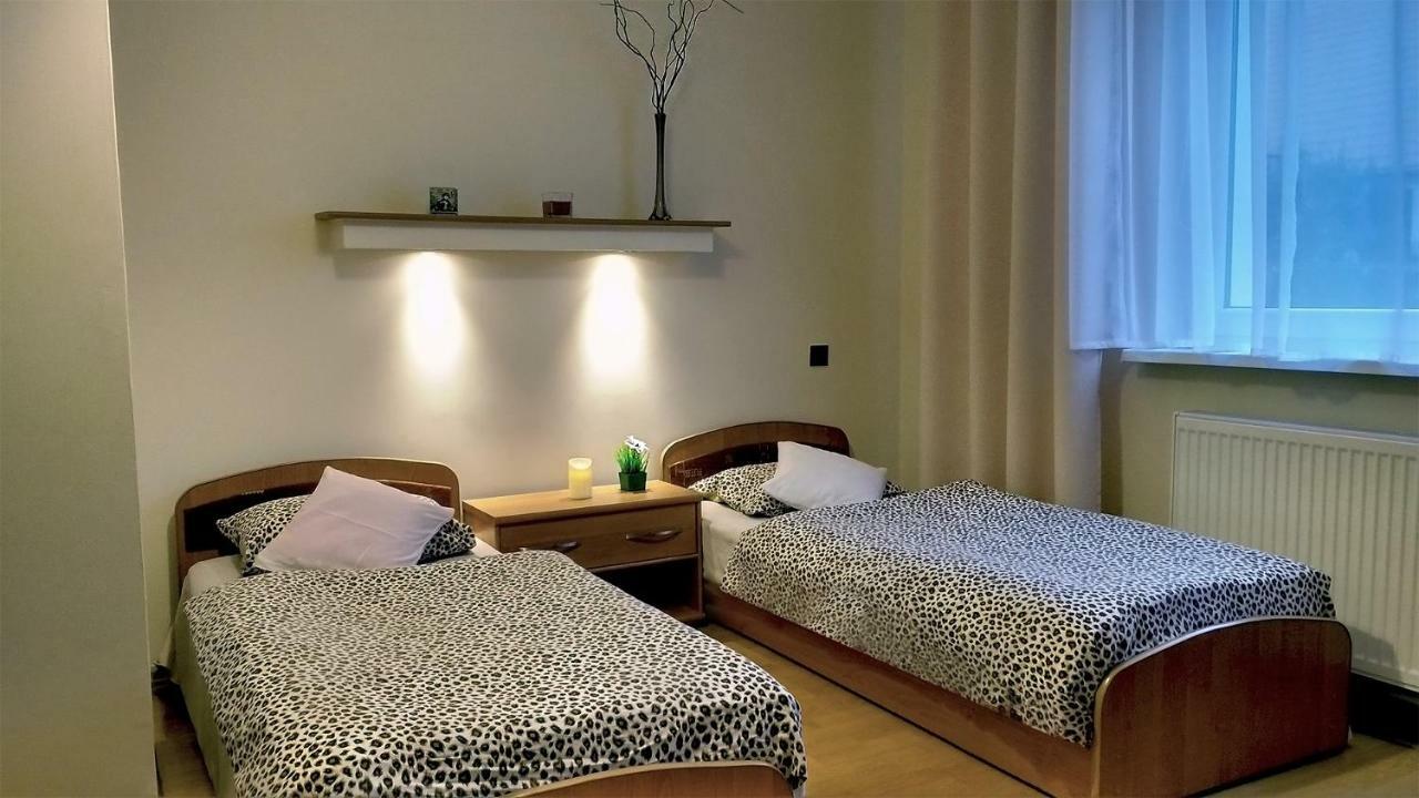Pod Jarzebina Apartment Torun Bagian luar foto