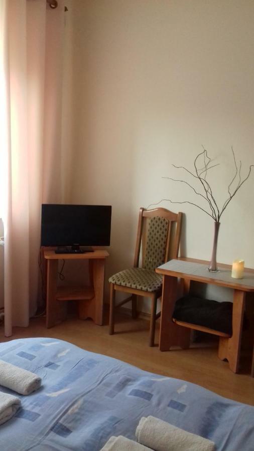 Pod Jarzebina Apartment Torun Bagian luar foto
